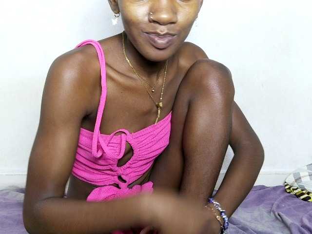 Hemreyi live cam on BongaCams