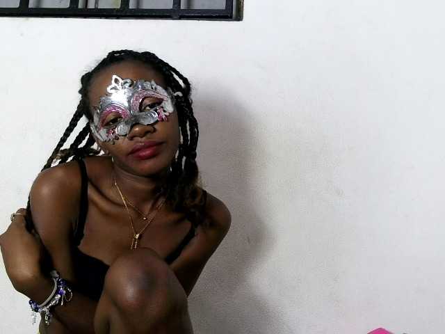Hemreyi live cam on BongaCams