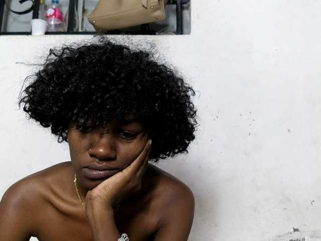 Hemreyi live cam on BongaCams