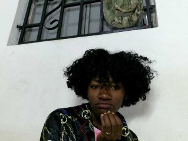 Hemreyi live cam on BongaCams