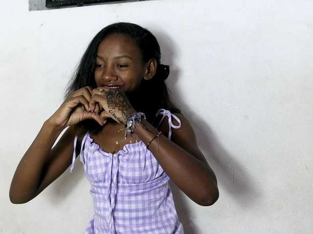 Hemreyi live cam on BongaCams