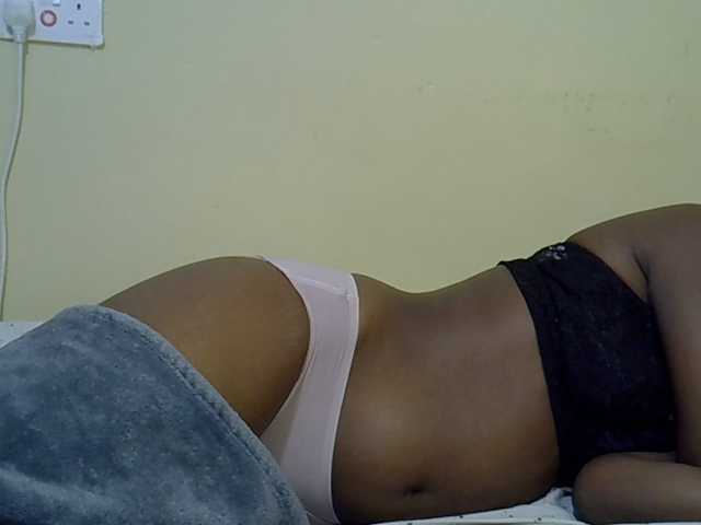 curvy-corazon, live now on BongaCams