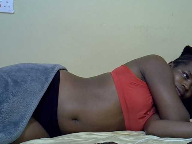 curvy-corazon live cam on BongaCams