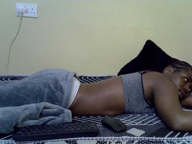 curvy-corazon live cam on BongaCams
