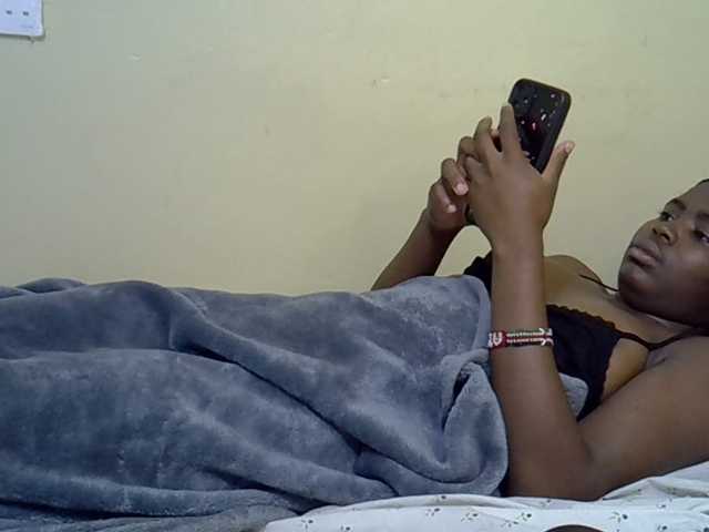 curvy-corazon live cam on BongaCams