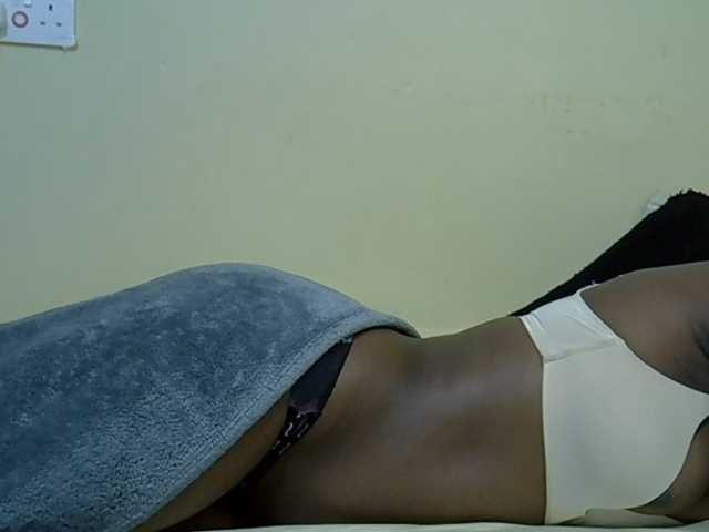 curvy-corazon live cam on BongaCams