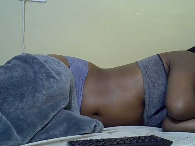 curvy-corazon live cam on BongaCams