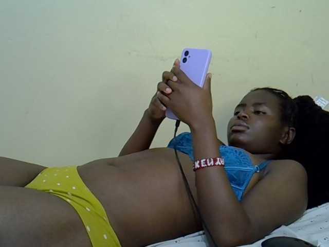 curvy-corazon live cam on BongaCams