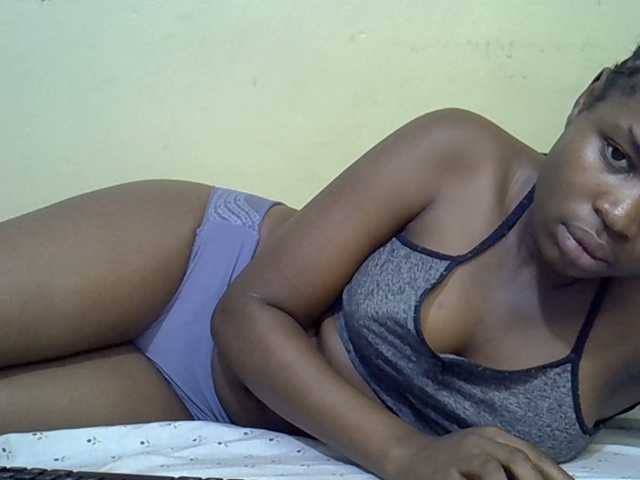 curvy-corazon live cam on BongaCams