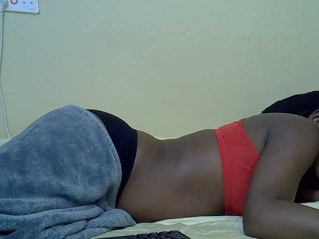 curvy-corazon live cam on BongaCams