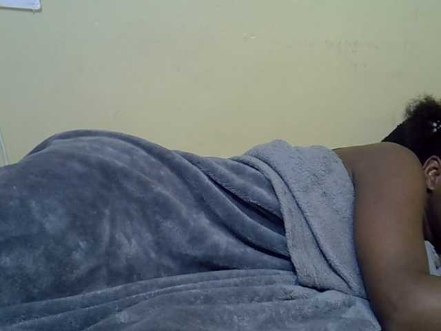 curvy-corazon live cam on BongaCams