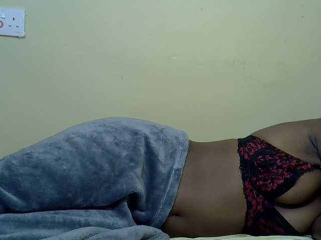 curvy-corazon live cam on BongaCams