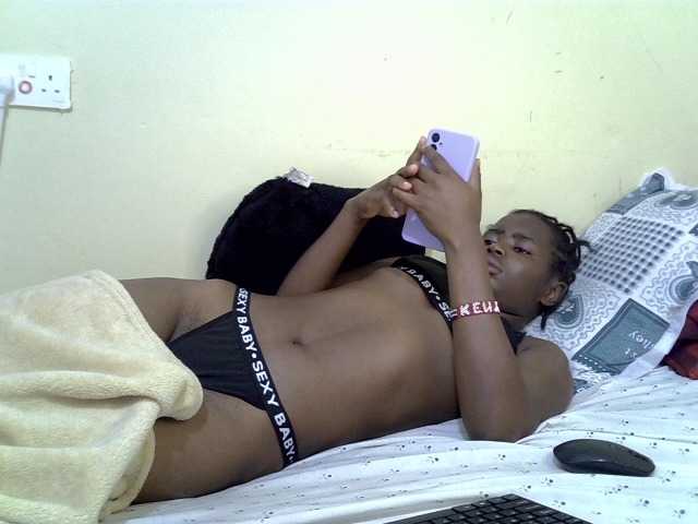 curvy-corazon live cam on BongaCams