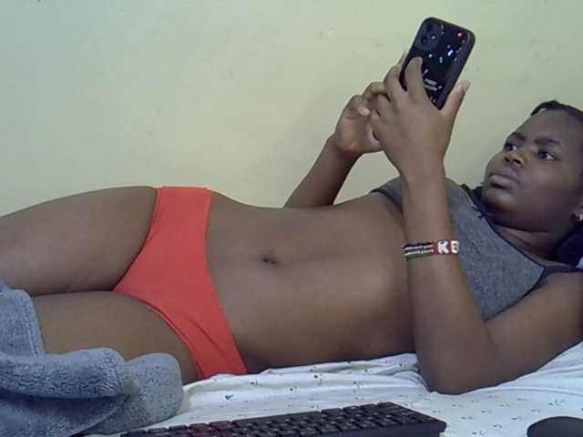 curvy-corazon live cam on BongaCams