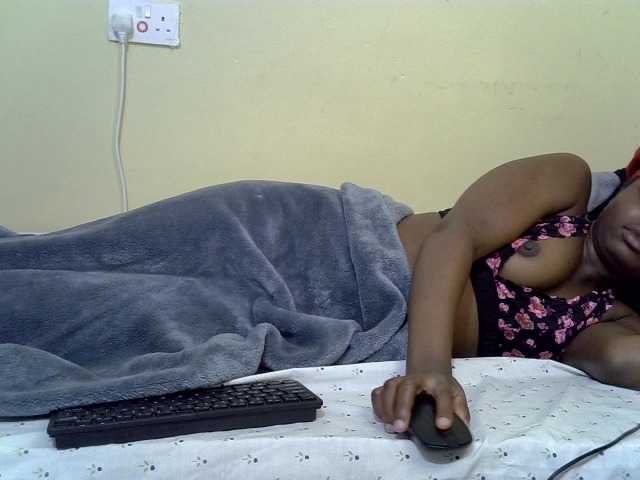 curvy-corazon live cam on BongaCams