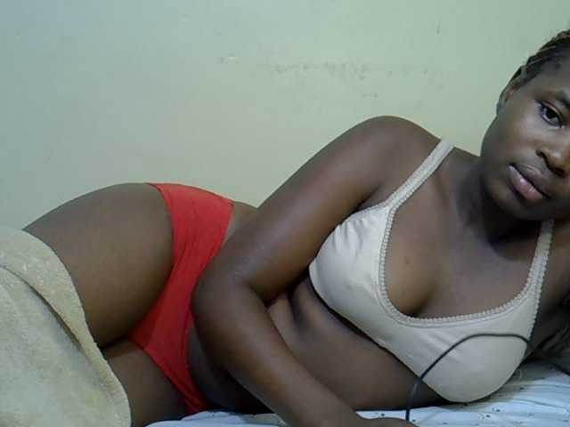 curvy-corazon live cam on BongaCams
