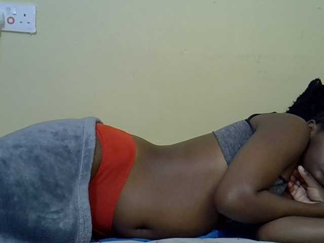 curvy-corazon live cam on BongaCams