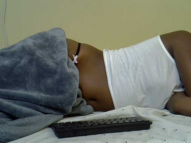 curvy-corazon live cam on BongaCams