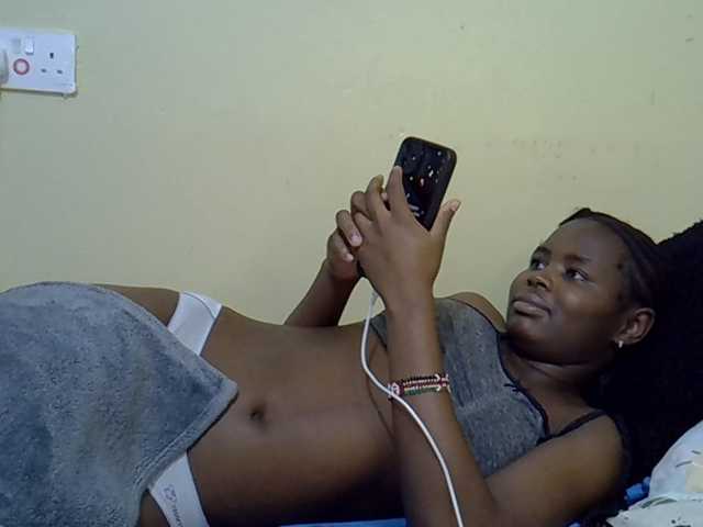 curvy-corazon live cam on BongaCams