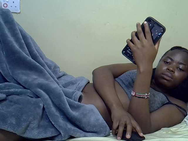curvy-corazon live cam on BongaCams
