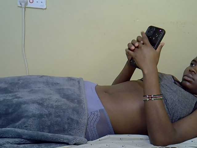 curvy-corazon live cam on BongaCams