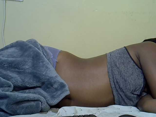 curvy-corazon live cam on BongaCams