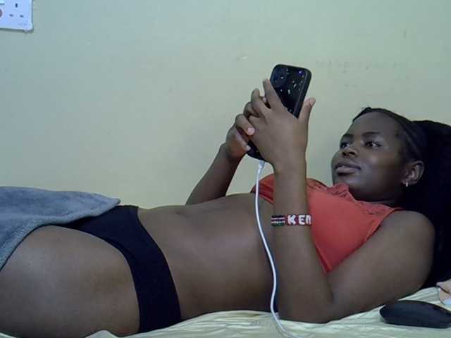 curvy-corazon live cam on BongaCams