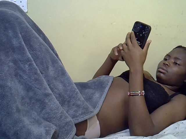 curvy-corazon, live now on BongaCams