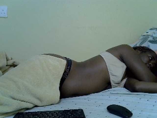 curvy-corazon live cam on BongaCams