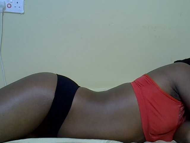 curvy-corazon live cam on BongaCams
