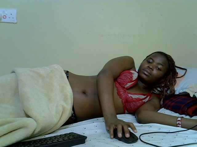 curvy-corazon live cam on BongaCams