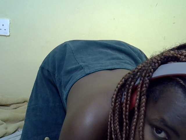 curvy-corazon live cam on BongaCams
