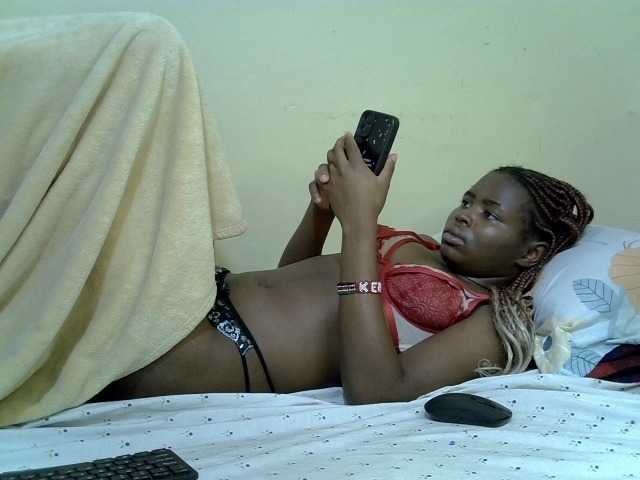 curvy-corazon live cam on BongaCams