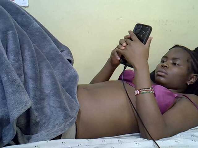 curvy-corazon live cam on BongaCams