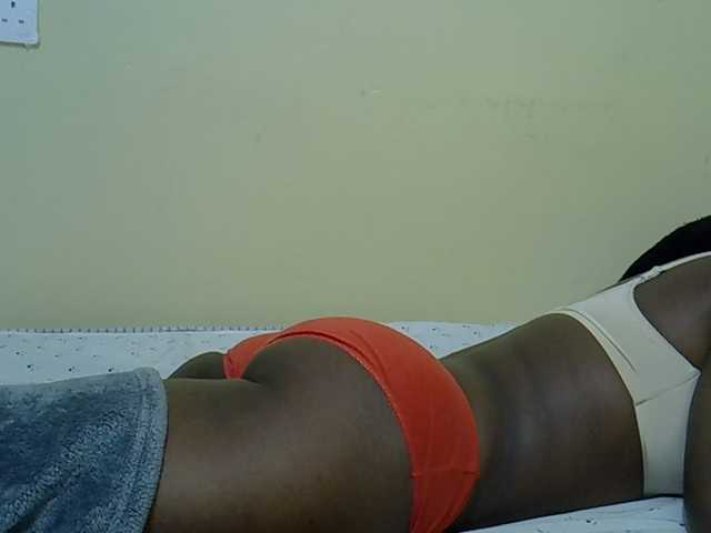 curvy-corazon live cam on BongaCams