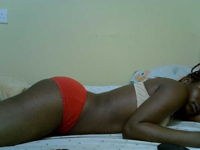 curvy-corazon live cam on BongaCams