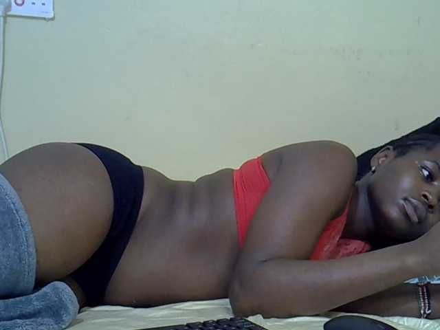 curvy-corazon live cam on BongaCams