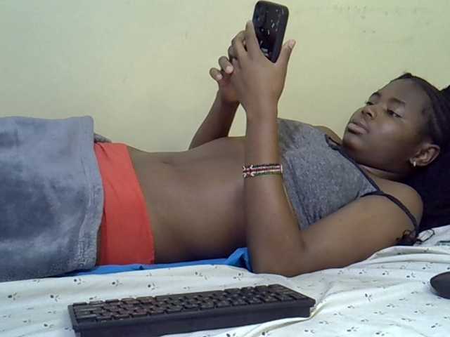 curvy-corazon live cam on BongaCams