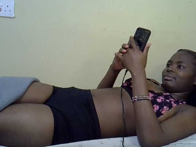 curvy-corazon live cam on BongaCams