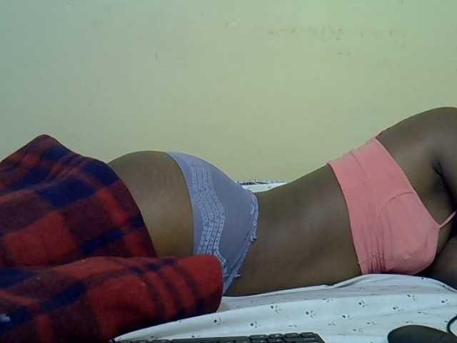 curvy-corazon live cam on BongaCams