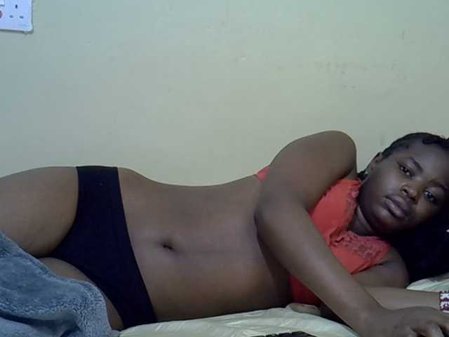 curvy-corazon live cam on BongaCams