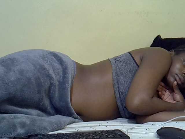 curvy-corazon live cam on BongaCams