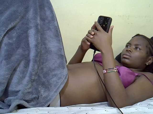 curvy-corazon live cam on BongaCams