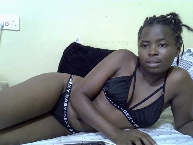 curvy-corazon live cam on BongaCams