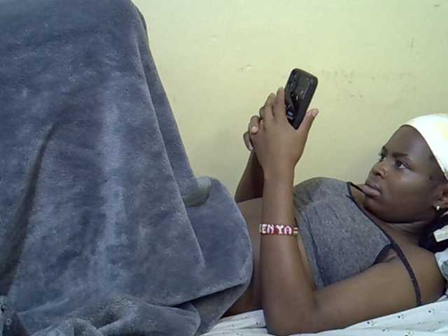 curvy-corazon live cam on BongaCams
