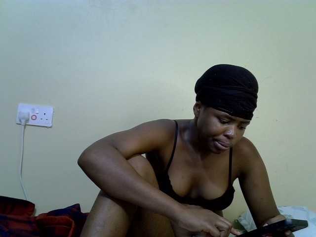 curvy-corazon live cam on BongaCams