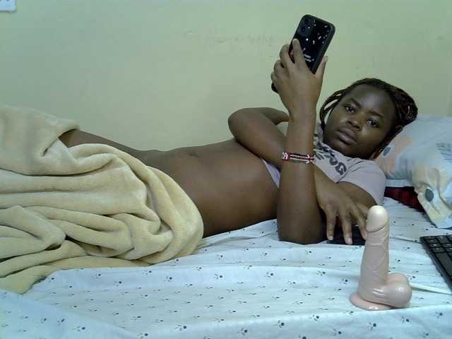 curvy-corazon live cam on BongaCams