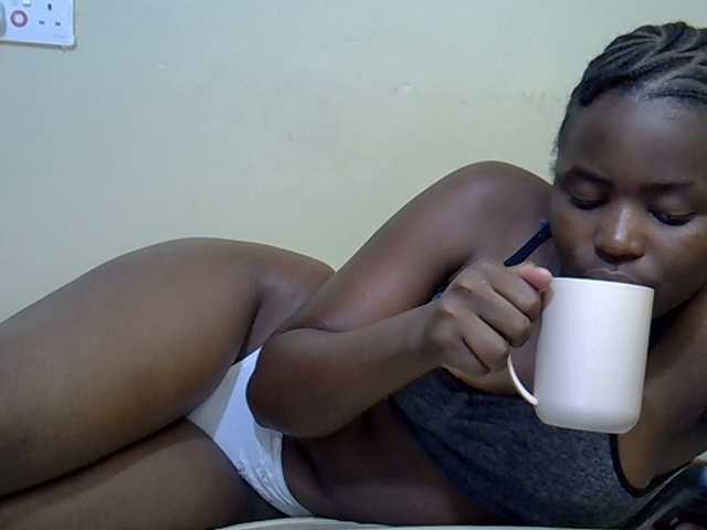 curvy-corazon live cam on BongaCams
