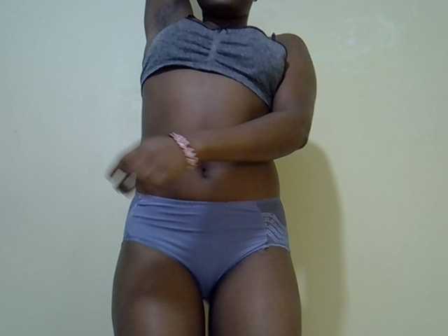 curvy-corazon live cam on BongaCams