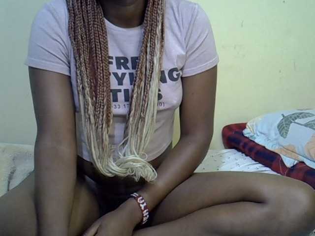 curvy-corazon live cam on BongaCams